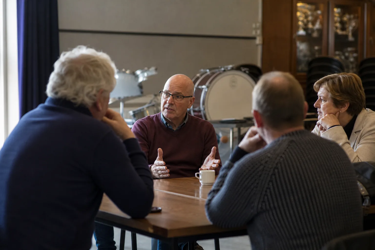 Een Nederlandse vereniging of culturele plek. Beeld bij het artikel: Wie vangt het werk op als bij een muziekvereniging drie bestuurders tegelijk vertrekken?